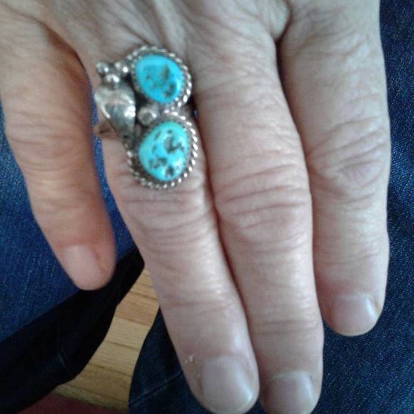 Vintage Navajo Native American Two Stone Turquoise Ring - Picture 4 of 9